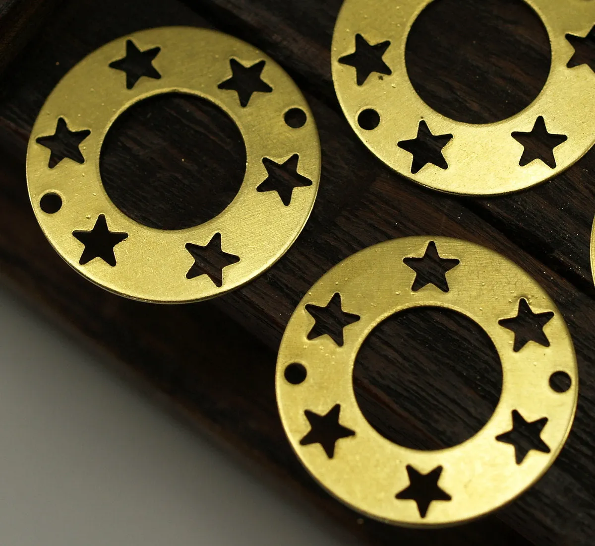 25 Raw Brass Star Pentagram Connectors 2 Holes  (20 Mm) Brs 152 ( A0195 )