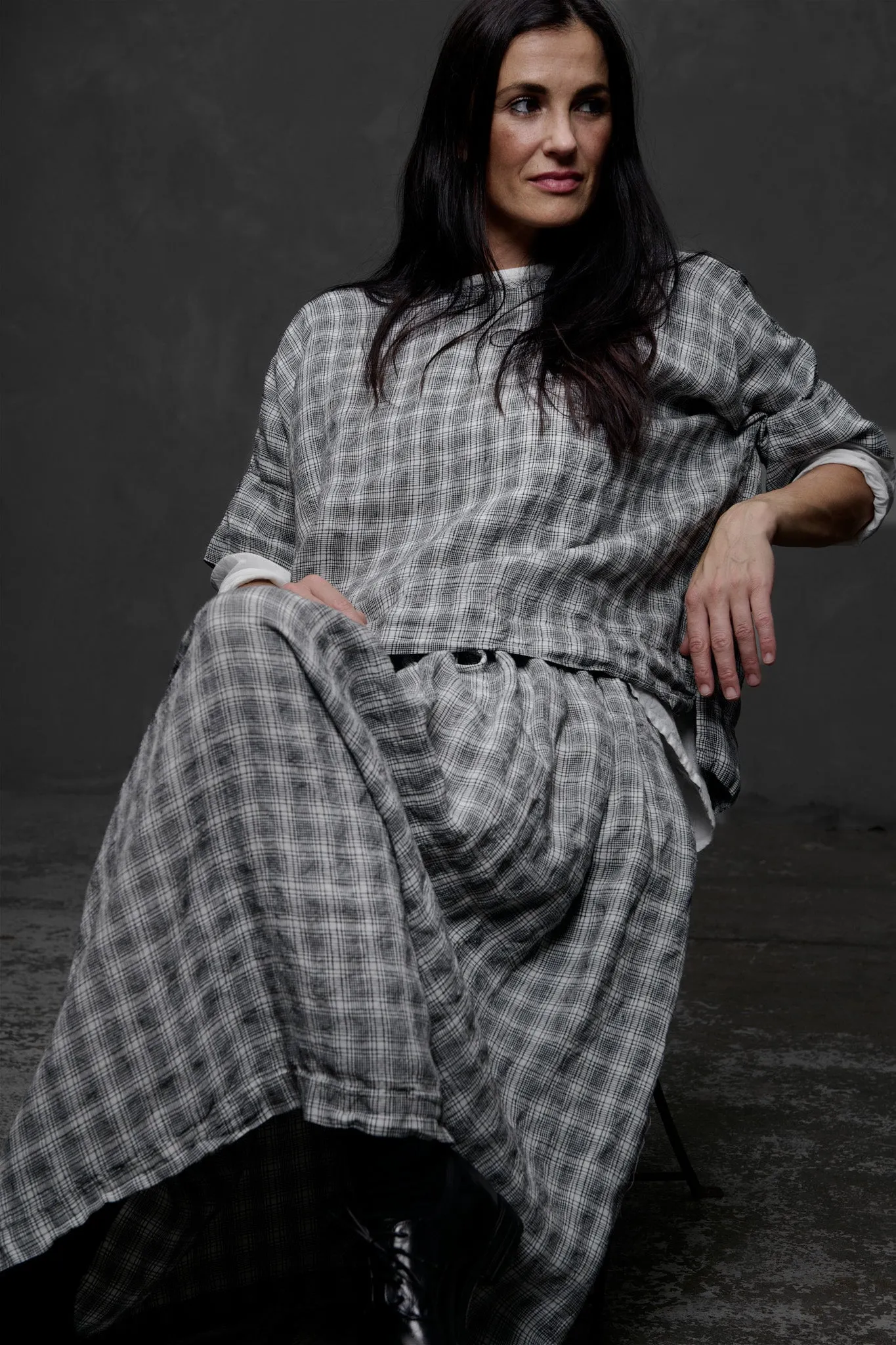 Metta - Avril T-Shirt - Textured Linen Black Check